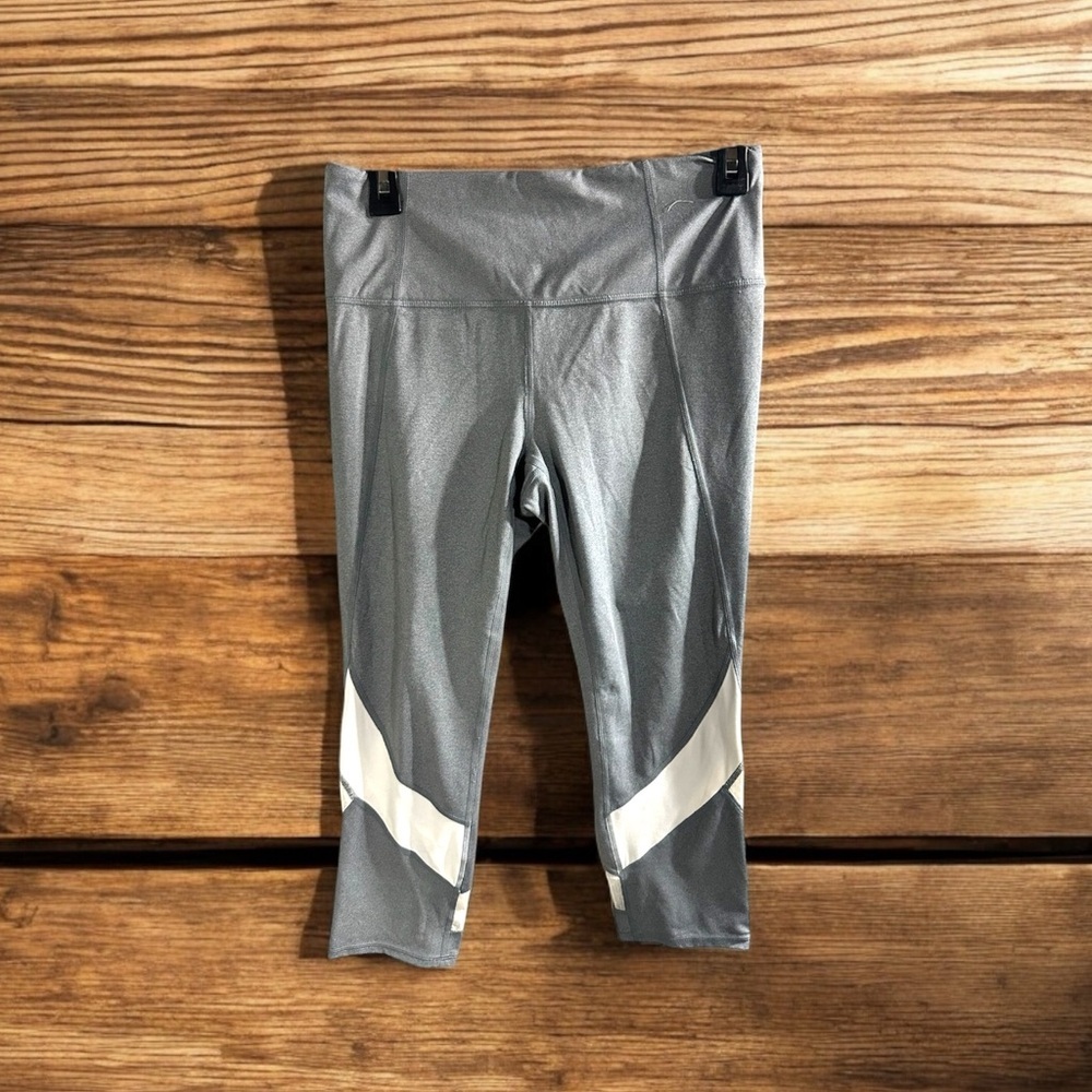 Athleta Women's Colorblock Mesh Salutation Capri Legging Cobblestone‎ Gray sz M